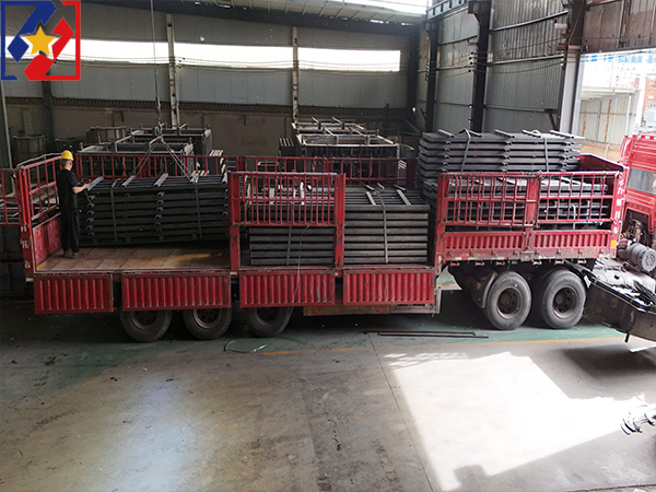 橋梁防撞護欄模板